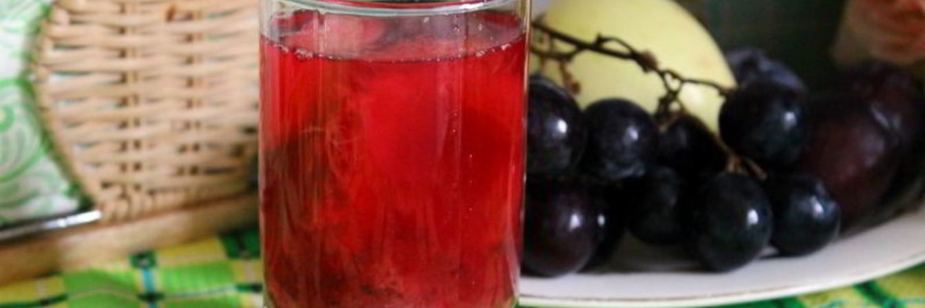 Фруктово-ягодный компот с корицей и кардамоном