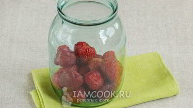 клубничный компот на зиму в литровых банках