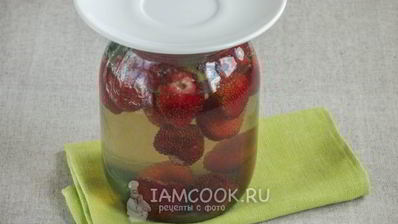 клубничный компот на зиму в литровых банках