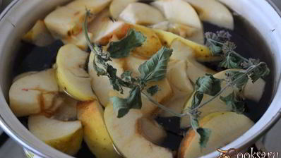 компот из кизила, яблок и мяты