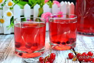 Компот из красной и черной смородины