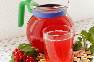 Компот из ревеня и красной смородины