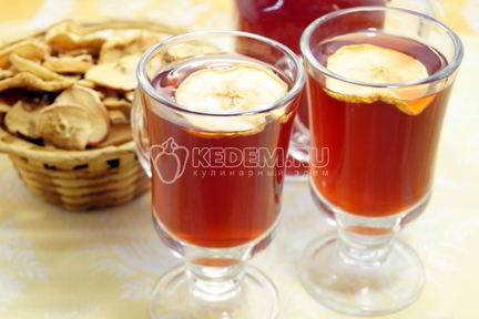 Компот из вишни и яблок