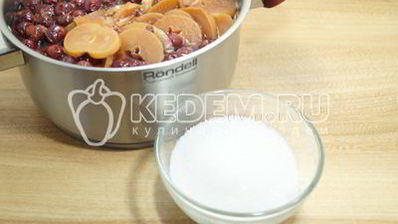 компот из вишни и яблок