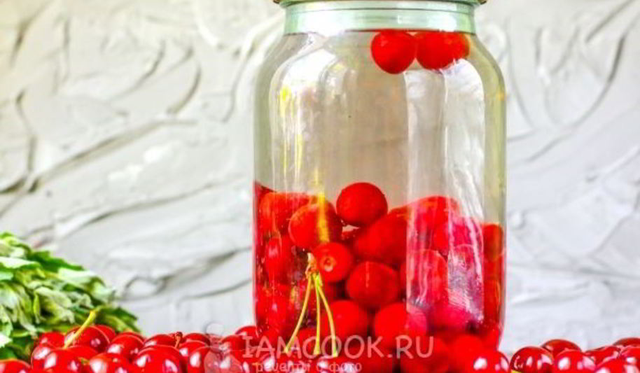 Рецепт компота из вишни с косточками на зиму