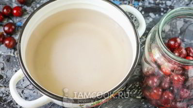 компот из вишни с косточками на зиму