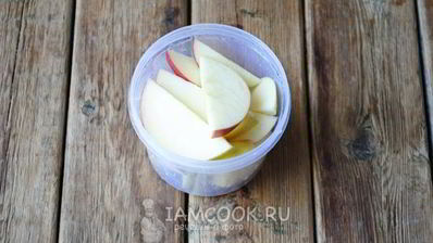 компот из яблок и вишни