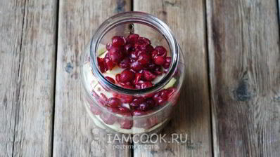 компот из яблок и вишни