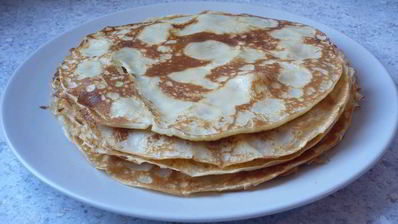 миндальные блинчики с компотом из ананаса, фиников и ванили