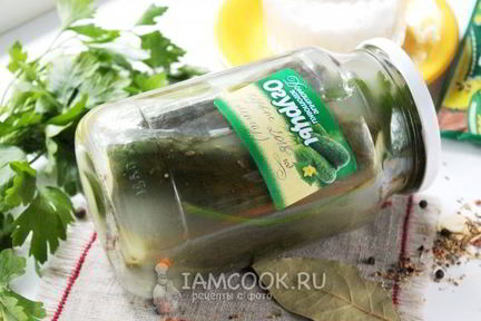 Квашеные огурцы в банках