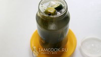 квашеные огурцы в банках