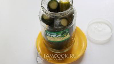 квашеные огурцы в банках