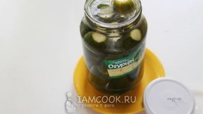 квашеные огурцы в банках