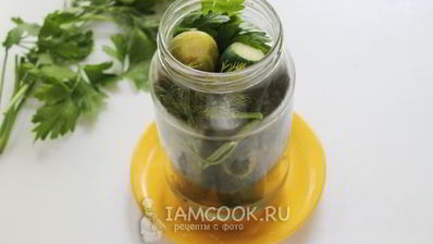 квашеные огурцы в банках