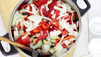 лечо с баклажанами, помидорами и перцем