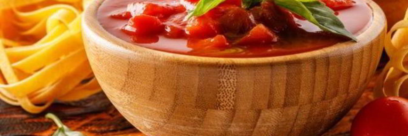 Острое лечо по-домашнему с луком и чесноком