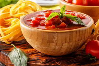 Острое лечо по-домашнему с луком и чесноком