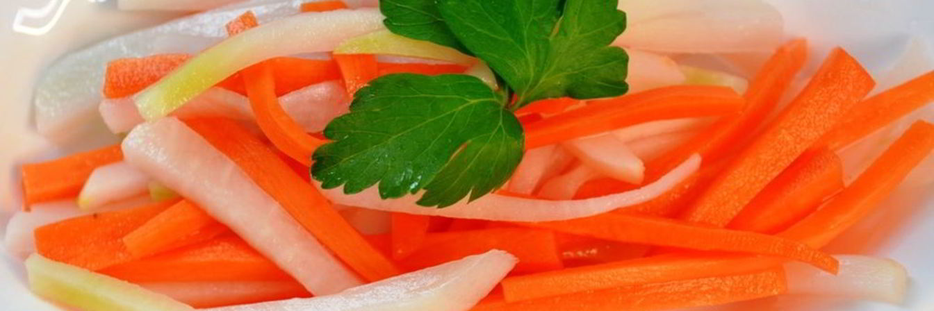 Дайкон и морковь маринованные