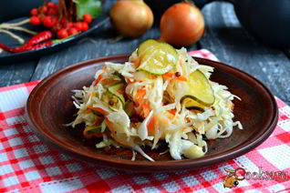 Капуста маринованная с огурцами