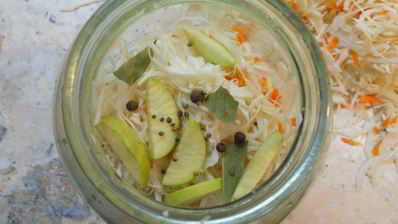 капуста маринованная с яблоками