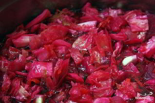 Маринованная капуста кусочками со свеклой