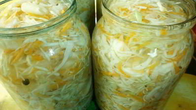 маринованная капуста с яблоками и морковью на зиму