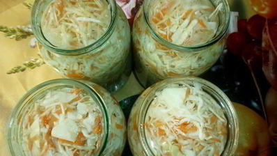 маринованная капуста с яблоками и морковью на зиму