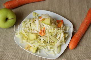 Маринованная капуста с яблоками