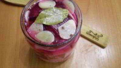 маринованная капуста со свеклой и чесноком