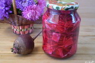 Маринованная капуста со свеклой и морковью