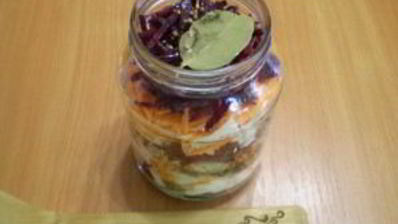 маринованная капуста со свеклой и морковью