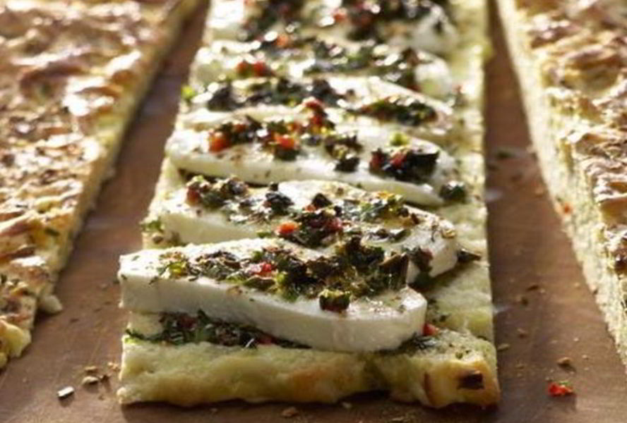 Маринованная моцарелла и фокаччо