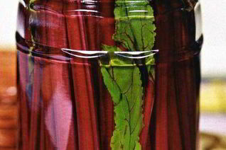 Маринованная свекольная ботва