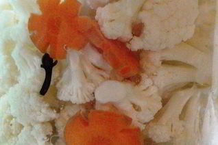 Маринованная цветная капуста с морковью