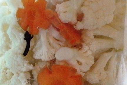 Маринованная цветная капуста с морковью