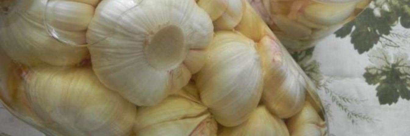 Маринованный чеснок головками
