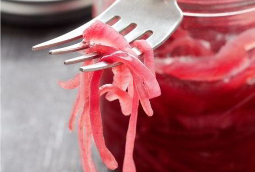 Маринованный красный лук