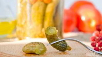 маринованные корнишоны в банках