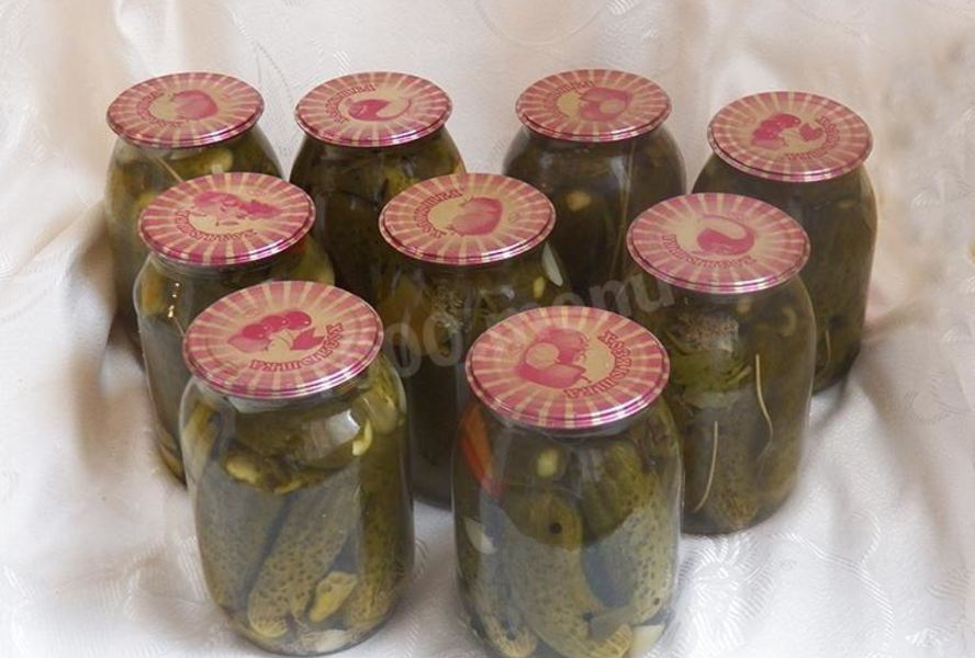 Маринованные огурцы хрустящие в литровых банках