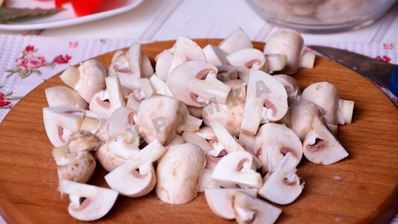 маринованные шампиньоны с овощами