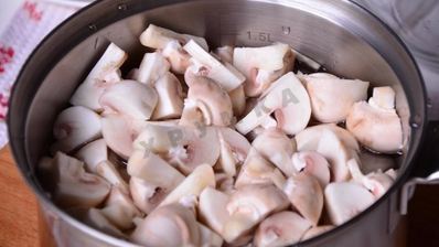 маринованные шампиньоны с овощами