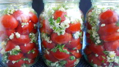 помидоры маринованные с хреном на зиму