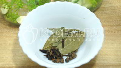 помидоры маринованные в литровых банках