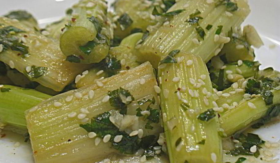 Рецепт пряного маринованного сельдерея в меду