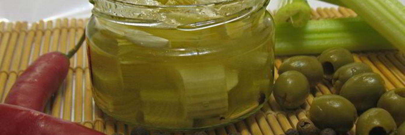 В масле маринованный сельдерей