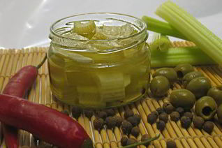В масле маринованный сельдерей