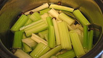 в масле маринованный сельдерей