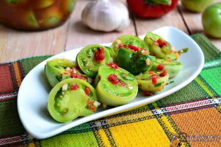 Зеленые помидоры маринованные кусочками