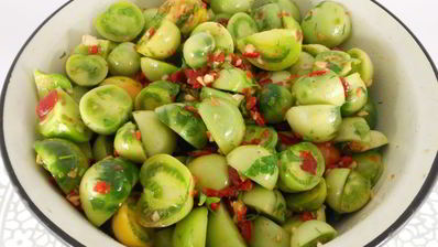 зеленые помидоры маринованные кусочками