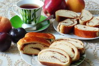 Сдобный рулет с повидлом